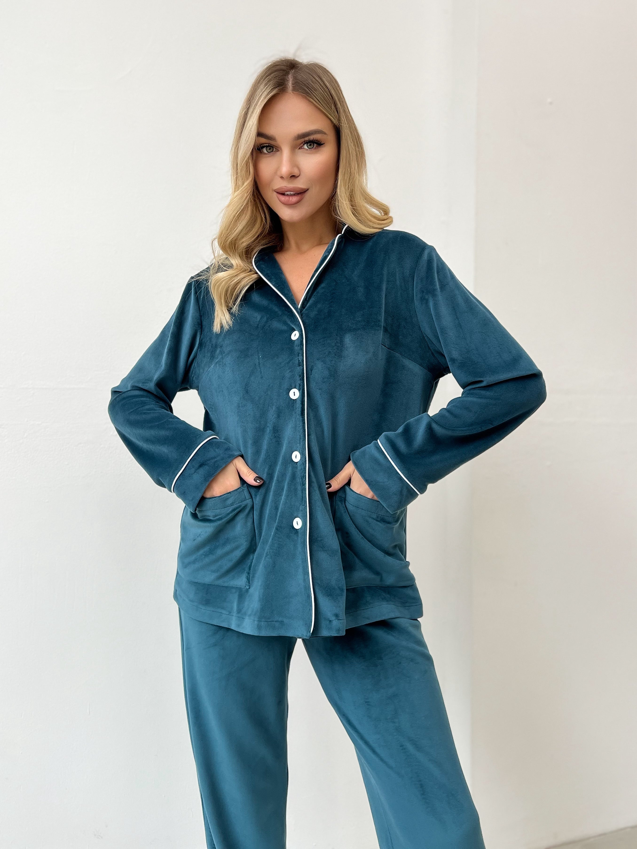Піжама велюрова жіноча (штани та сорочка) з кантом, кольору темної морської хвилі, розмір M