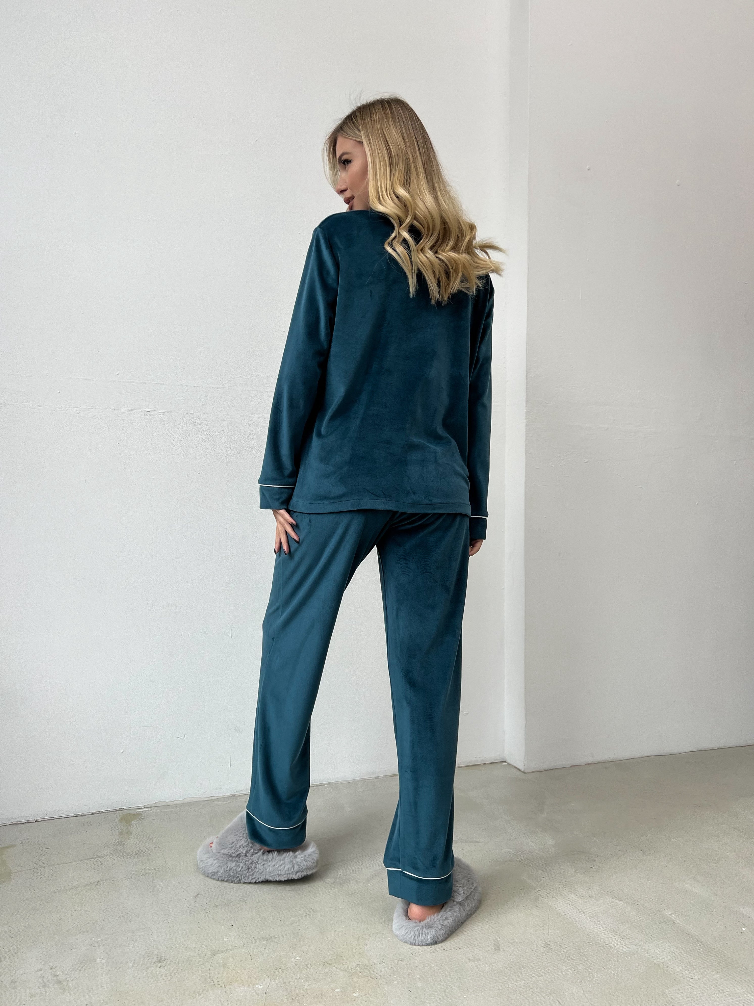 Піжама велюрова жіноча (штани та сорочка) з кантом, кольору темної морської хвилі, розмір M