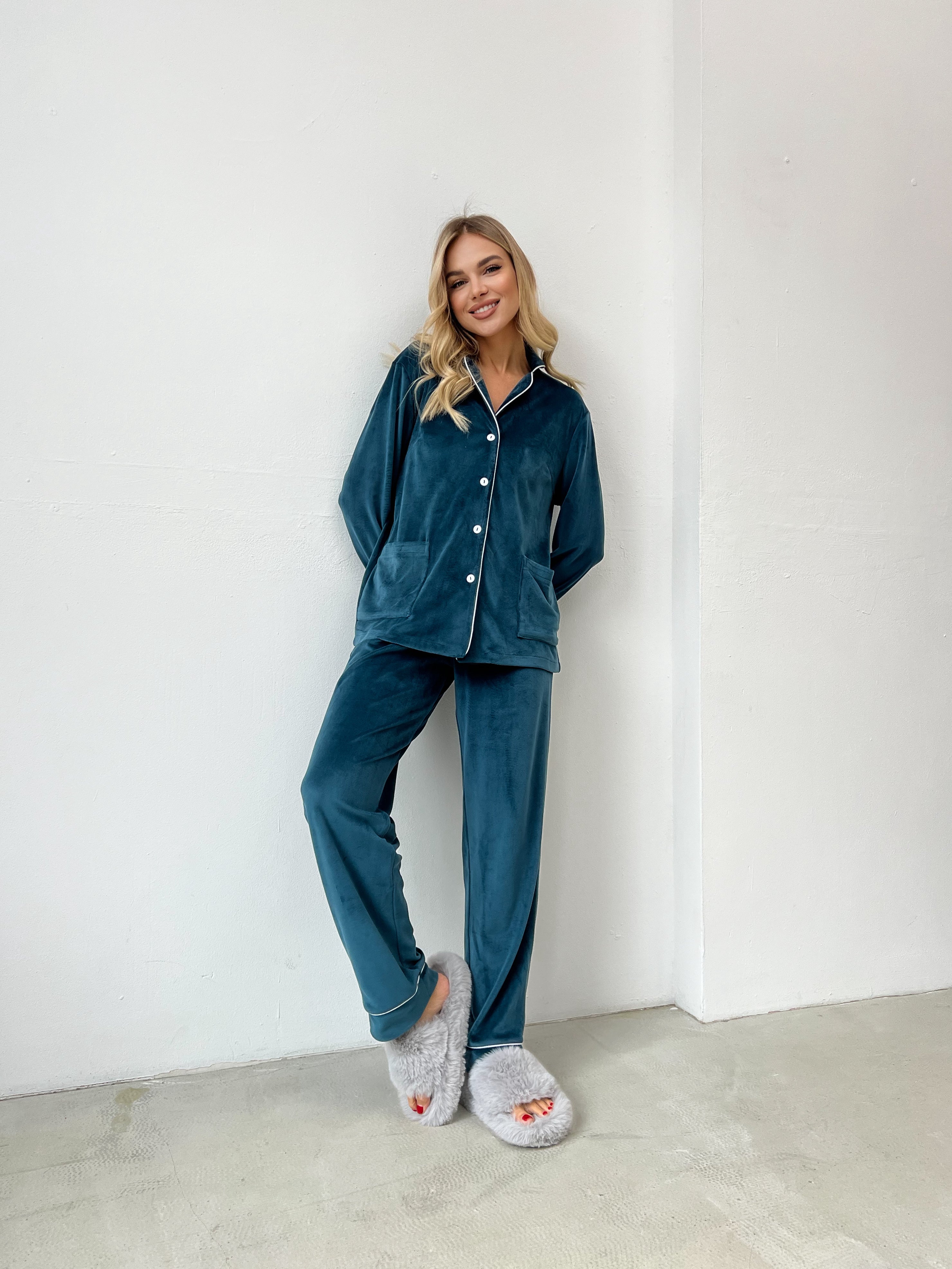 Піжама велюрова жіноча (штани та сорочка) з кантом, кольору темної морської хвилі, розмір M